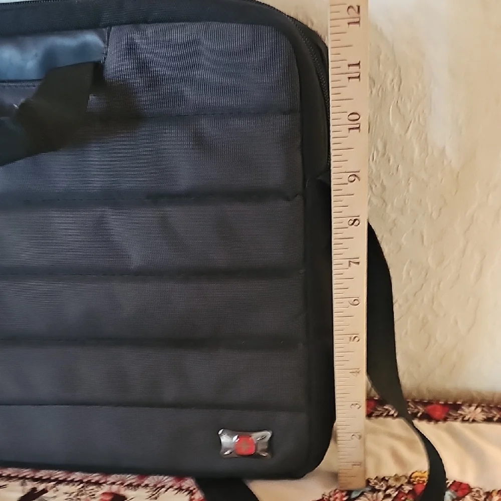 SwissGear Black Professional Laptop Bag with Quilted Design Messenger Bag unisex